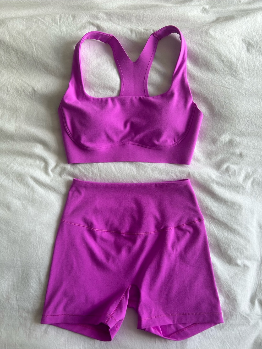 Beyond Yoga Glowzone Medium Impact Bra and 4in Biker Short Set Size Small